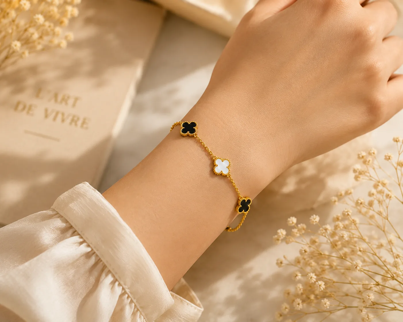 Lucky Four-Leaf Clover Bracelet - Noir & Blanc